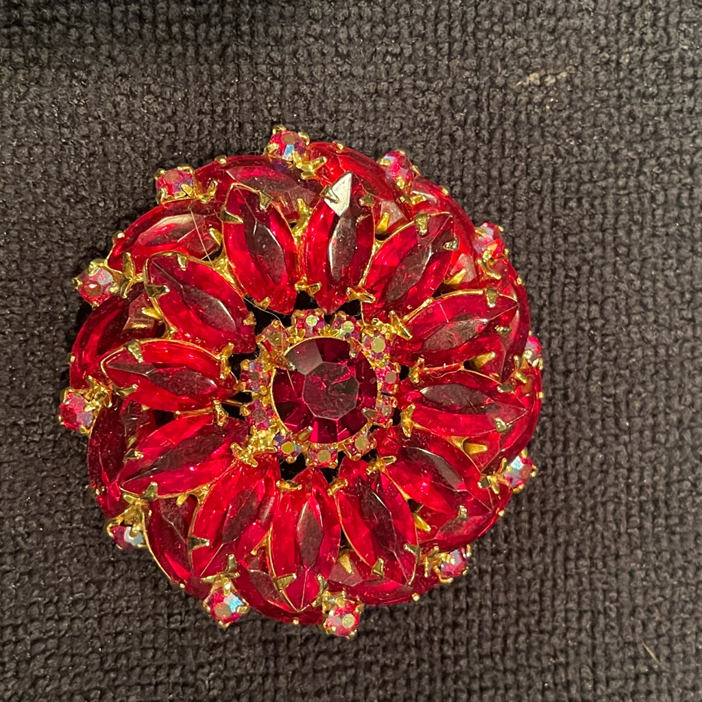 Ruby Red Vintage Brooch Gold Tone Statement Piece 40$